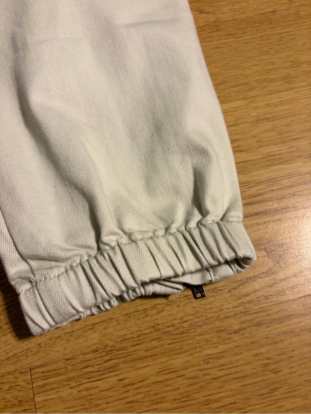CAbi Cream Elastic Ankle denim Joggers- size 6 NWOT - Picture 7 of 9